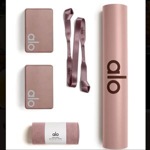 Alo Yoga Mat Starter Set